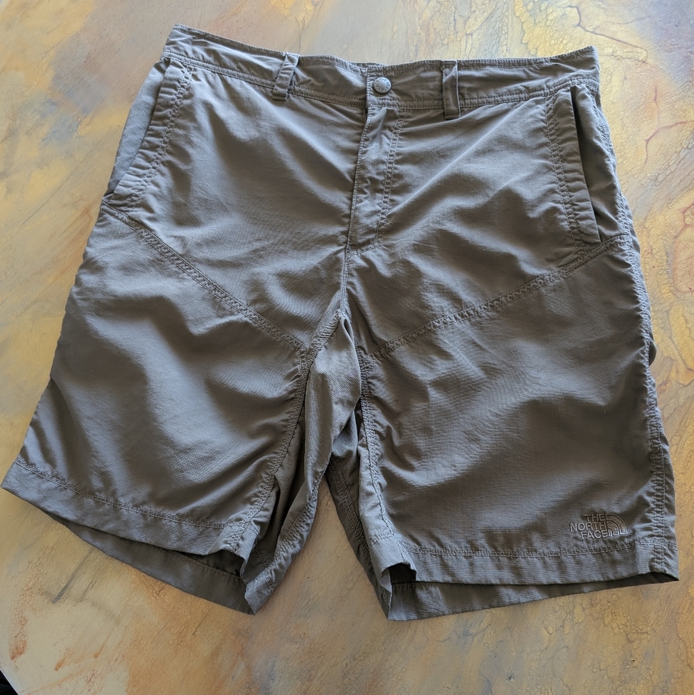 The North Face Men's Green Cargo Shorts Soft Shell Nylon Size 36